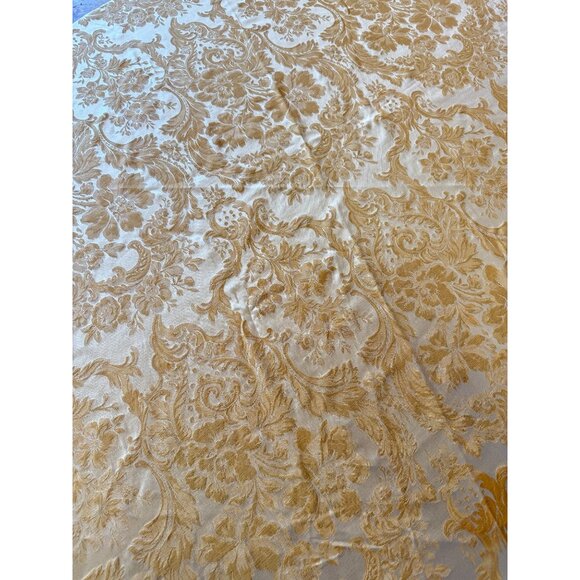 Waterford Tablecloth Gold Yellow Shimmery Damask 86" Round - Picture 5 of 12